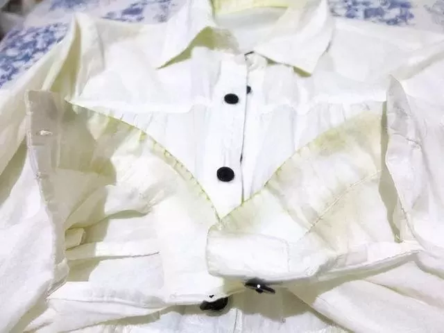 怎么清洗白衣服（白色衣服发黄怎么洗白）